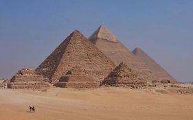 Aurora Pyramids Hotell